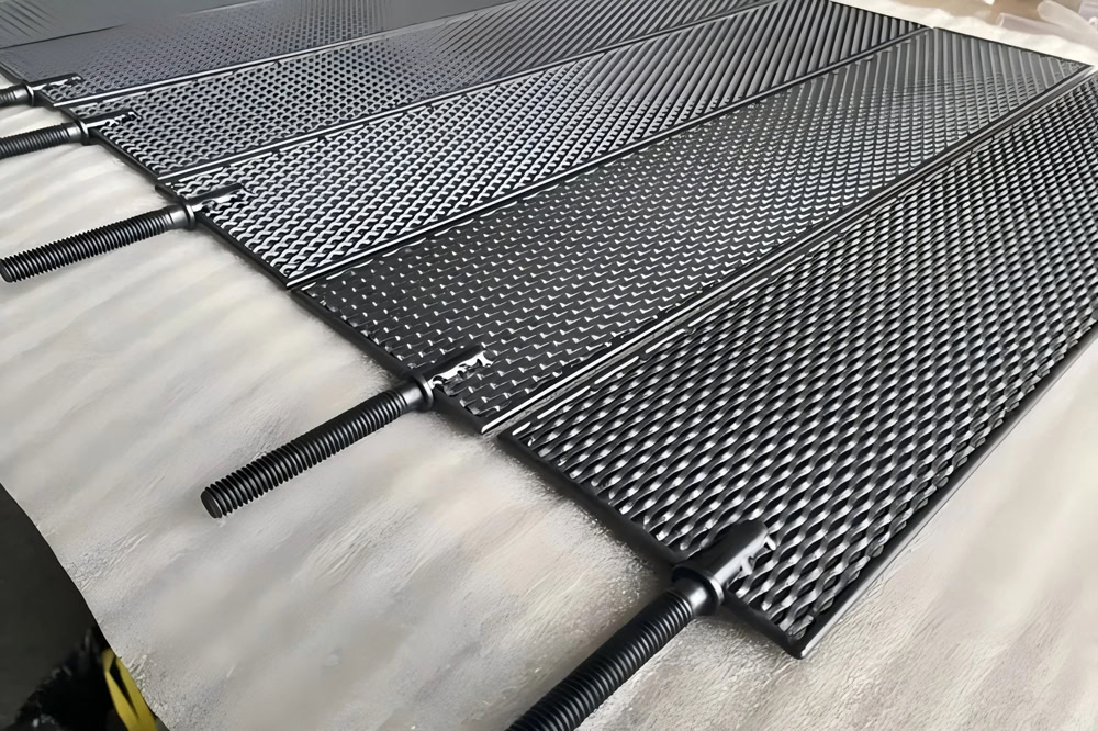 Carbon-titanium-based composite anode