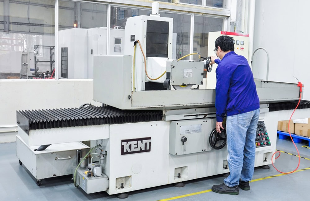 CNC grinding machine